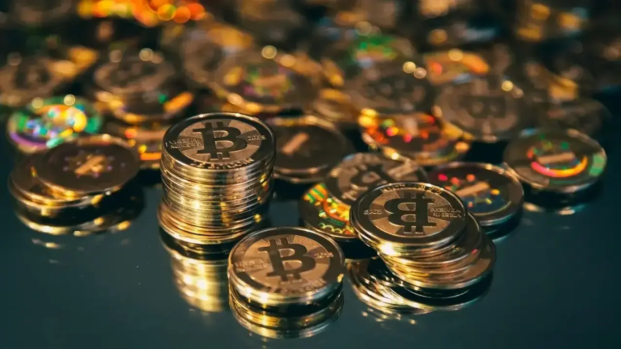 هدنة ترامب ترفع أسعار الذهب بنسبة 0.8% وتحدث تغييرات في الاقتصاد العالمي